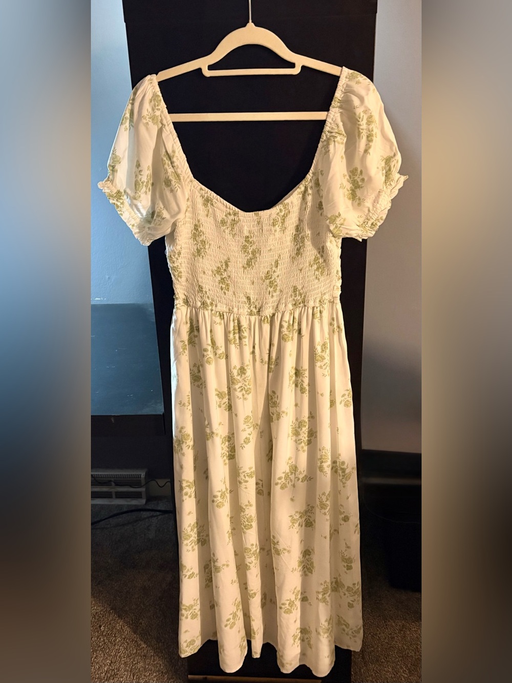 ❤️ Hollister Midi Dress in White with Sage Green Rose Print, Size Small (4-6) - Picture 4 of 7